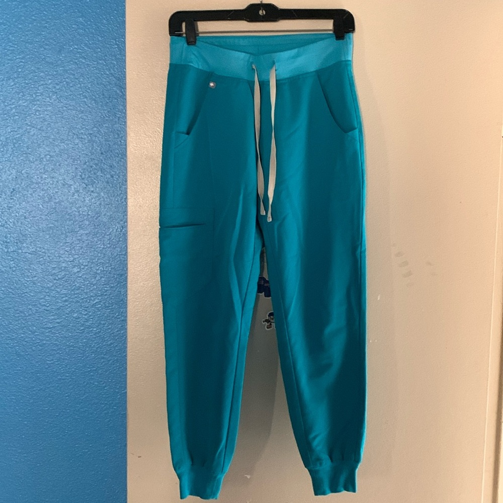 Figs scrub set teal color.